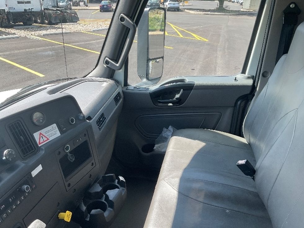 Medium Duty Box Truck-Light and Medium Duty Trucks-International-2023-MV607-Middlefield-OH-254,358\n\t\tmiles-$ 47,250 - Image 18