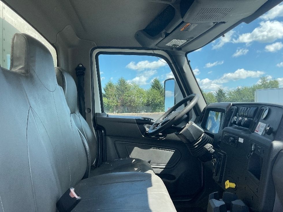 Medium Duty Box Truck-Light and Medium Duty Trucks-International-2023-MV607-Middlefield-OH-254,358\n\t\tmiles-$ 47,250 - Image 21