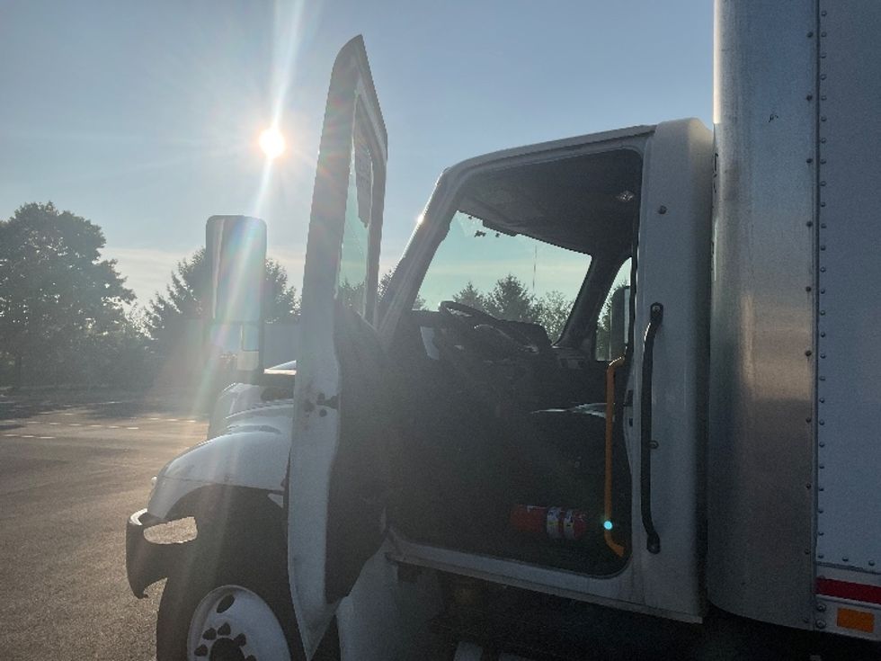 Medium Duty Box Truck-Light and Medium Duty Trucks-International-2023-MV607-Middlefield-OH-263,259\n\t\tmiles-$ 46,000 - Image 15