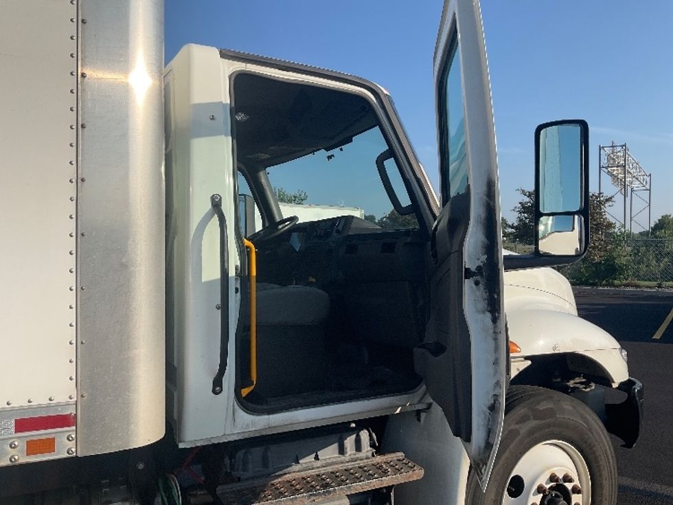 Medium Duty Box Truck-Light and Medium Duty Trucks-International-2023-MV607-Middlefield-OH-263,259\n\t\tmiles-$ 46,000 - Image 19