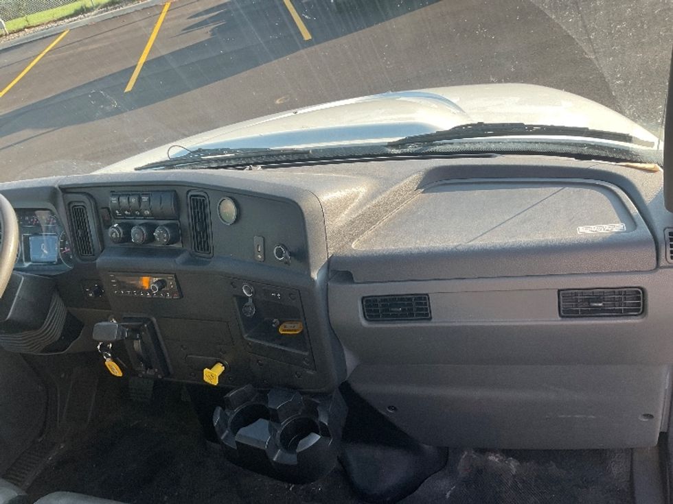 Medium Duty Box Truck-Light and Medium Duty Trucks-International-2023-MV607-Middlefield-OH-263,259\n\t\tmiles-$ 46,000 - Image 20