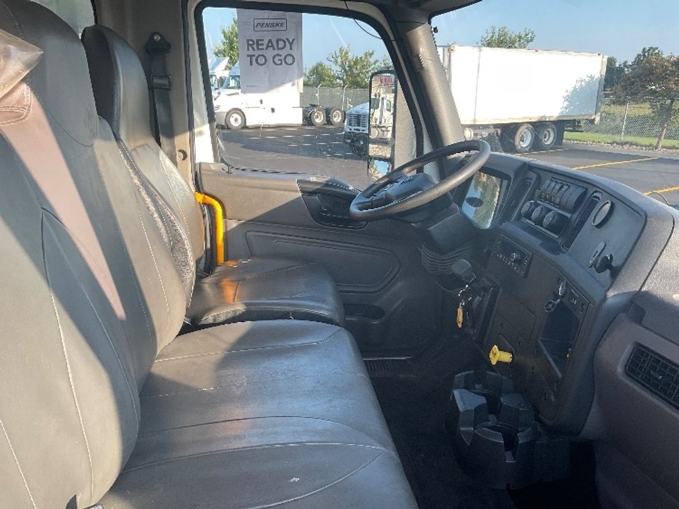 Medium Duty Box Truck-Light and Medium Duty Trucks-International-2023-MV607-Middlefield-OH-263,259\n\t\tmiles-$ 46,000 - Image 21