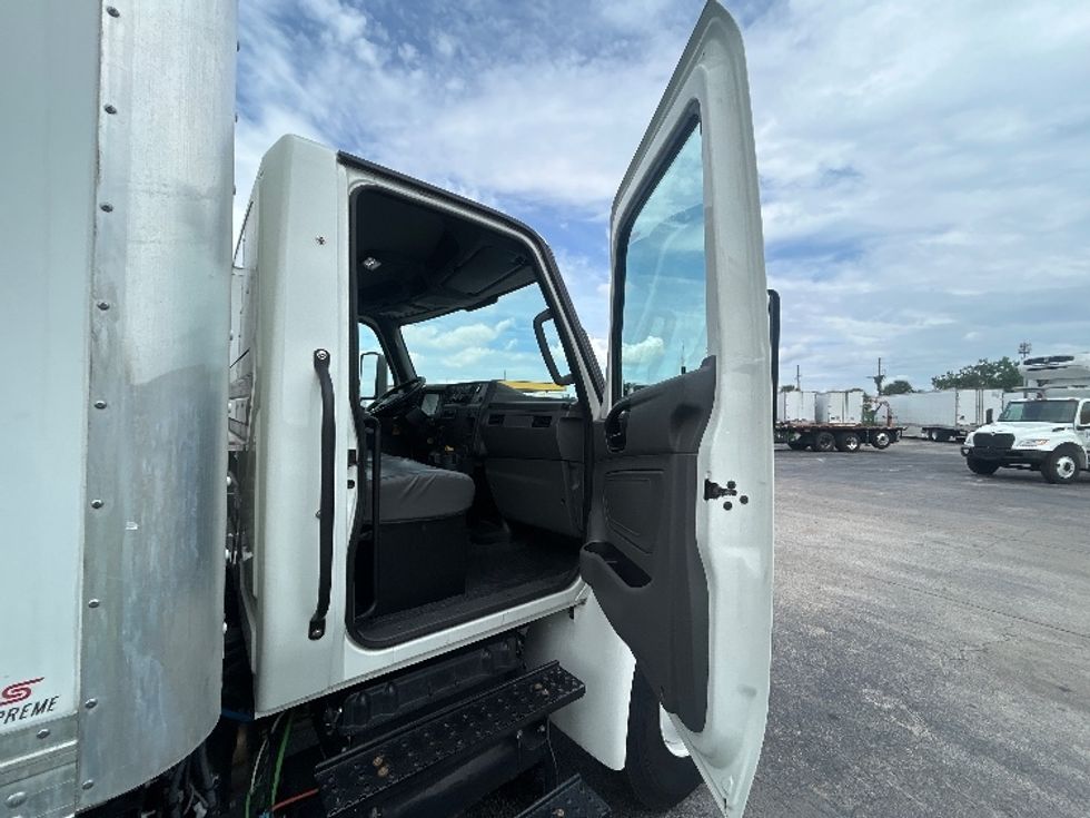 Medium Duty Box Truck-Light and Medium Duty Trucks-International-2023-MV607-Orlando-FL-9,477\n\t\tmiles-$ 87,500 - Image 19