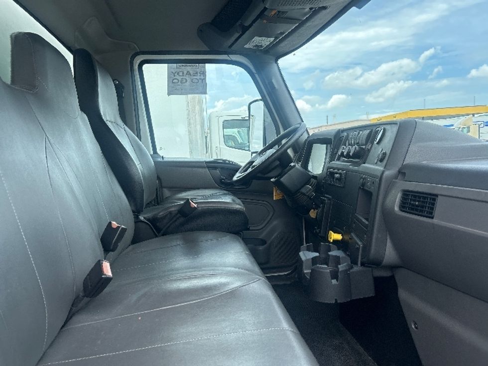 Medium Duty Box Truck-Light and Medium Duty Trucks-International-2023-MV607-Orlando-FL-9,477\n\t\tmiles-$ 87,500 - Image 21