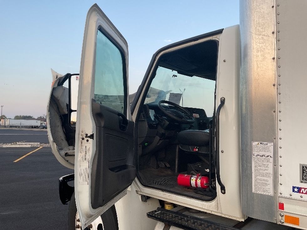 Medium Duty Box Truck-Light and Medium Duty Trucks-International-2023-MV607-Perrysburg-OH-245,913\n\t\tmiles-$ 48,250 - Image 15