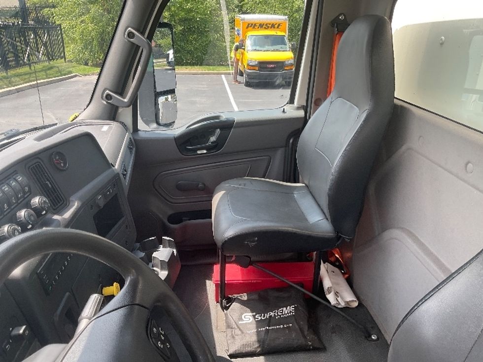 Medium Duty Box Truck-Light and Medium Duty Trucks-International-2023-MV607-Pittsburgh-PA-217,446\n\t\tmiles-$ 53,500 - Image 19