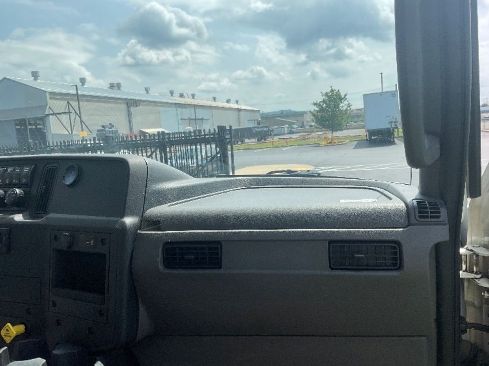Medium Duty Box Truck-Light and Medium Duty Trucks-International-2023-MV607-Pittsburgh-PA-217,446\n\t\tmiles-$ 53,500 - Image 21