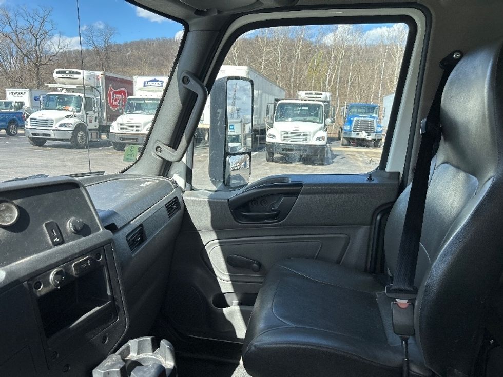Medium Duty Box Truck-Light and Medium Duty Trucks-International-2023-MV607-Pittsburgh-PA-39,600\n\t\tmiles-$ 82,250 - Image 18