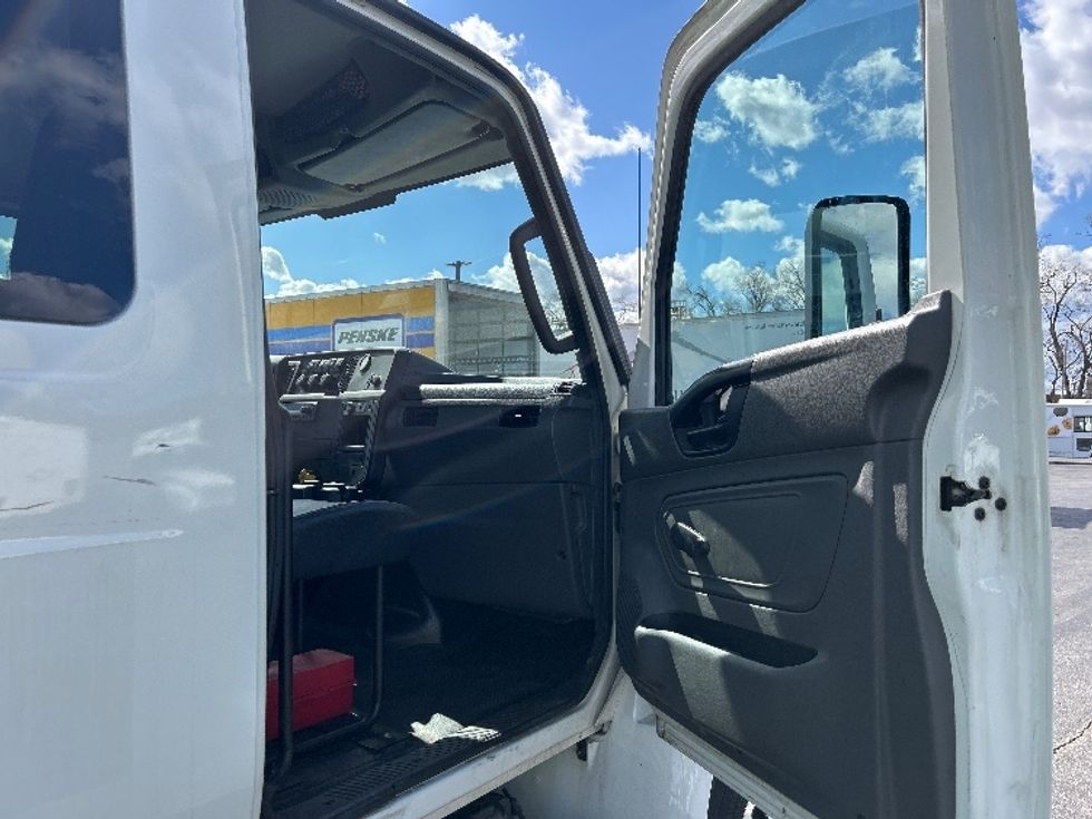 Medium Duty Box Truck-Light and Medium Duty Trucks-International-2023-MV607-Pittsburgh-PA-39,600\n\t\tmiles-$ 82,250 - Image 19