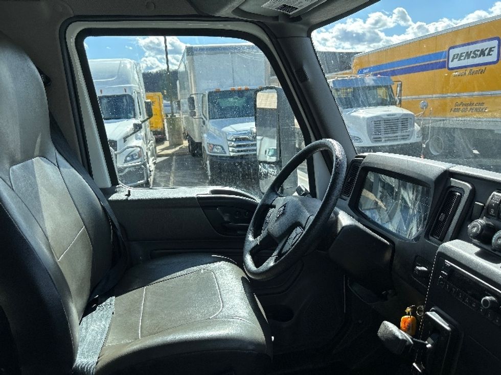 Medium Duty Box Truck-Light and Medium Duty Trucks-International-2023-MV607-Pittsburgh-PA-39,600\n\t\tmiles-$ 82,250 - Image 21