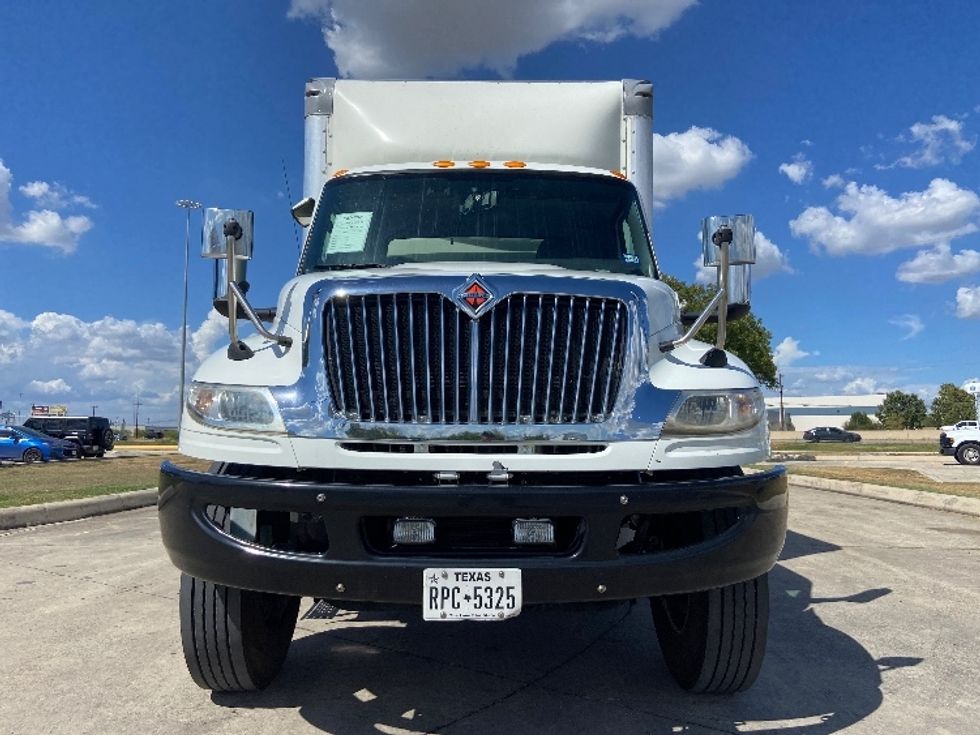 Medium Duty Box Truck-Light and Medium Duty Trucks-International-2023-MV607-San Antonio-TX-154,797\n\t\tmiles-$ 77,500 - Image 2