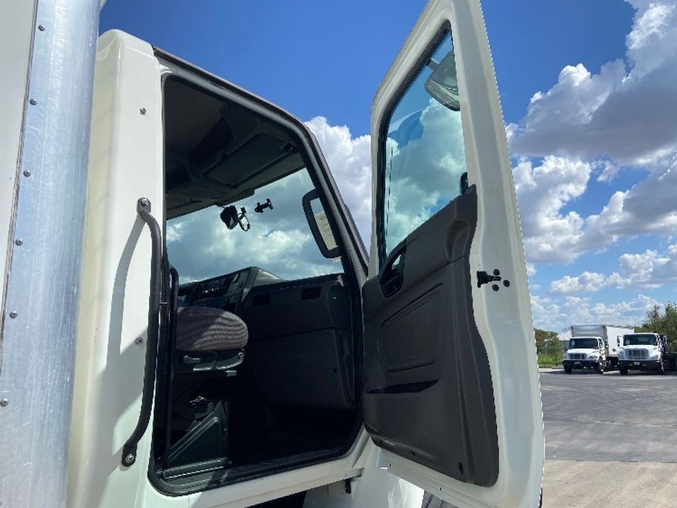 Medium Duty Box Truck-Light and Medium Duty Trucks-International-2023-MV607-San Antonio-TX-154,797\n\t\tmiles-$ 77,500 - Image 20