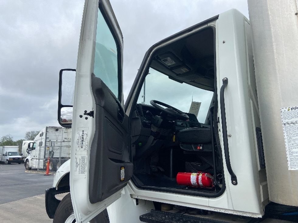 Medium Duty Box Truck-Light and Medium Duty Trucks-International-2023-MV607-San Antonio-TX-267,398\n\t\tmiles-$ 46,500 - Image 15