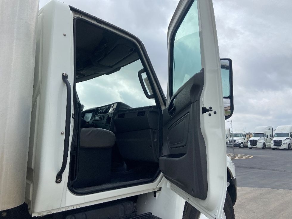 Medium Duty Box Truck-Light and Medium Duty Trucks-International-2023-MV607-San Antonio-TX-267,398\n\t\tmiles-$ 46,500 - Image 19