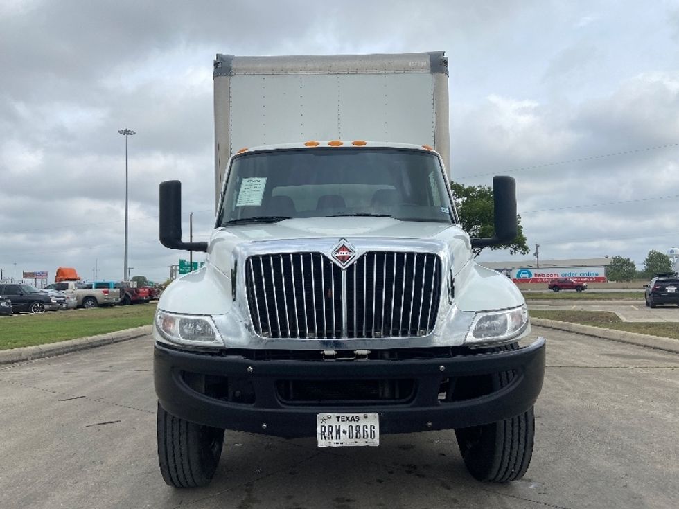 Medium Duty Box Truck-Light and Medium Duty Trucks-International-2023-MV607-San Antonio-TX-267,398\n\t\tmiles-$ 46,500 - Image 2
