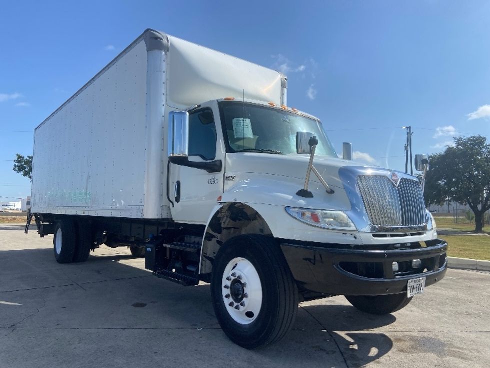 Medium Duty Box Truck-Light and Medium Duty Trucks-International-2023-MV607-San Antonio-TX-280,228\n\t\tmiles-$ 45,250 - Image 1