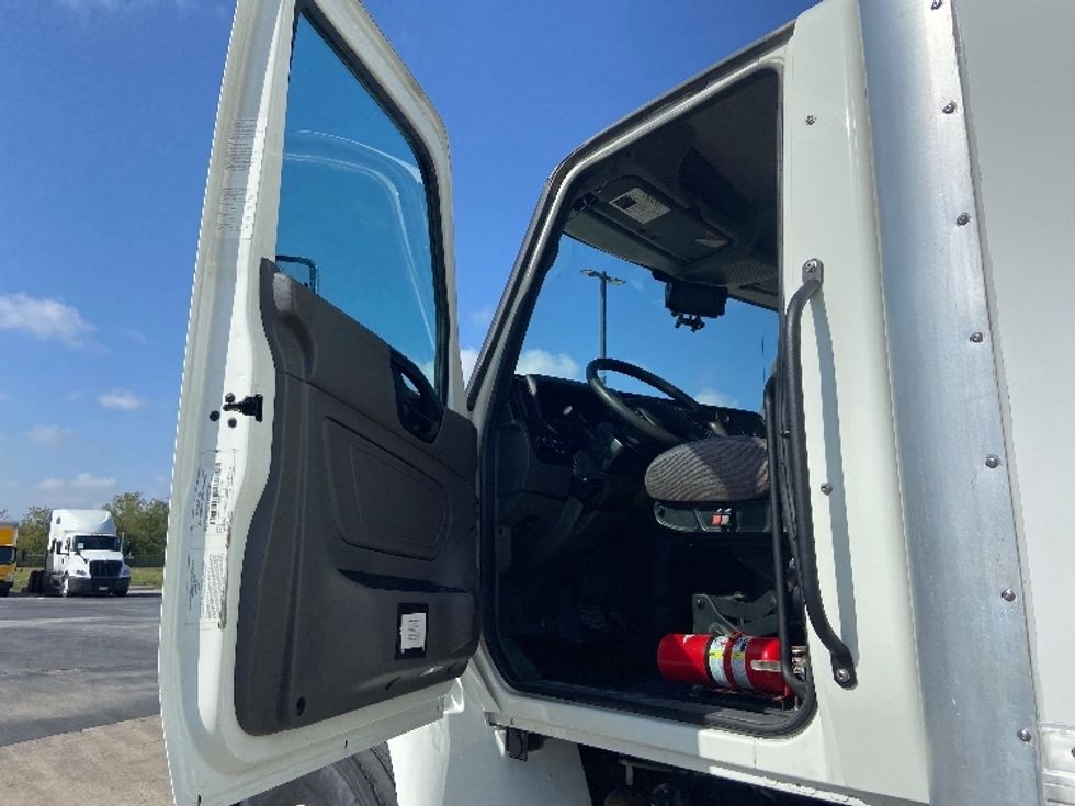 Medium Duty Box Truck-Light and Medium Duty Trucks-International-2023-MV607-San Antonio-TX-280,228\n\t\tmiles-$ 45,250 - Image 16