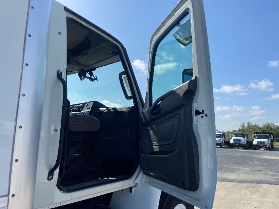 Medium Duty Box Truck-Light and Medium Duty Trucks-International-2023-MV607-San Antonio-TX-280,228\n\t\tmiles-$ 45,250 - Image 20