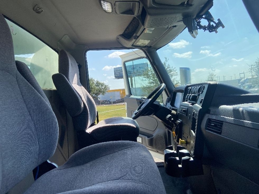Medium Duty Box Truck-Light and Medium Duty Trucks-International-2023-MV607-San Antonio-TX-280,228\n\t\tmiles-$ 45,250 - Image 22