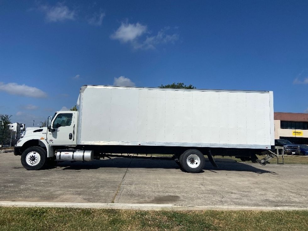 Medium Duty Box Truck-Light and Medium Duty Trucks-International-2023-MV607-San Antonio-TX-280,228\n\t\tmiles-$ 45,250 - Image 4