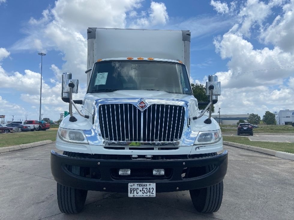 Medium Duty Box Truck-Light and Medium Duty Trucks-International-2023-MV607-San Antonio-TX-299,546\n\t\tmiles-$ 43,250 - Image 2