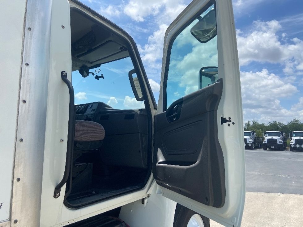 Medium Duty Box Truck-Light and Medium Duty Trucks-International-2023-MV607-San Antonio-TX-299,546\n\t\tmiles-$ 43,250 - Image 20