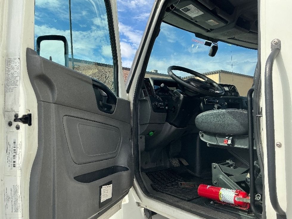 Medium Duty Box Truck-Light and Medium Duty Trucks-International-2023-MV607-Wilkes Barre-PA-191,097\n\t\tmiles-$ 61,000 - Image 16