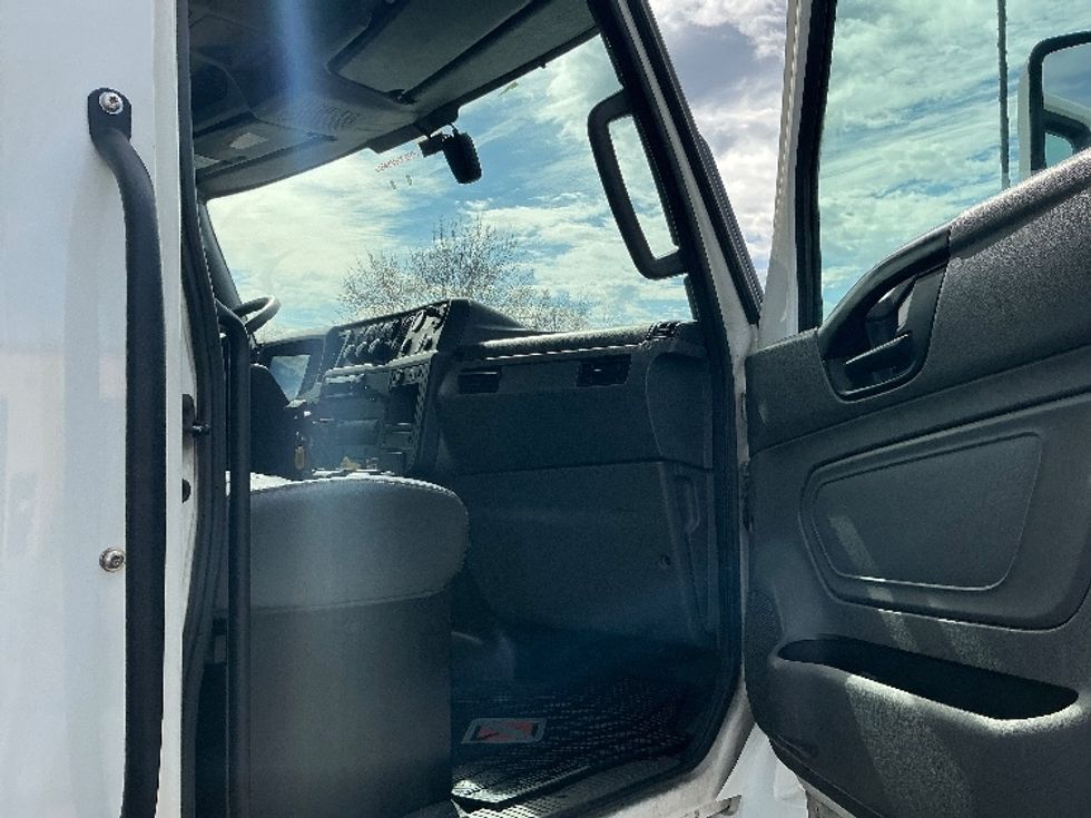 Medium Duty Box Truck-Light and Medium Duty Trucks-International-2023-MV607-Wilkes Barre-PA-191,097\n\t\tmiles-$ 61,000 - Image 20