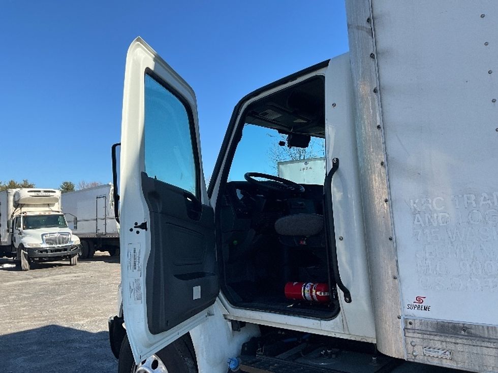 Medium Duty Box Truck-Light and Medium Duty Trucks-International-2023-MV607-Wilkes Barre-PA-293,500\n\t\tmiles-$ 47,500 - Image 15