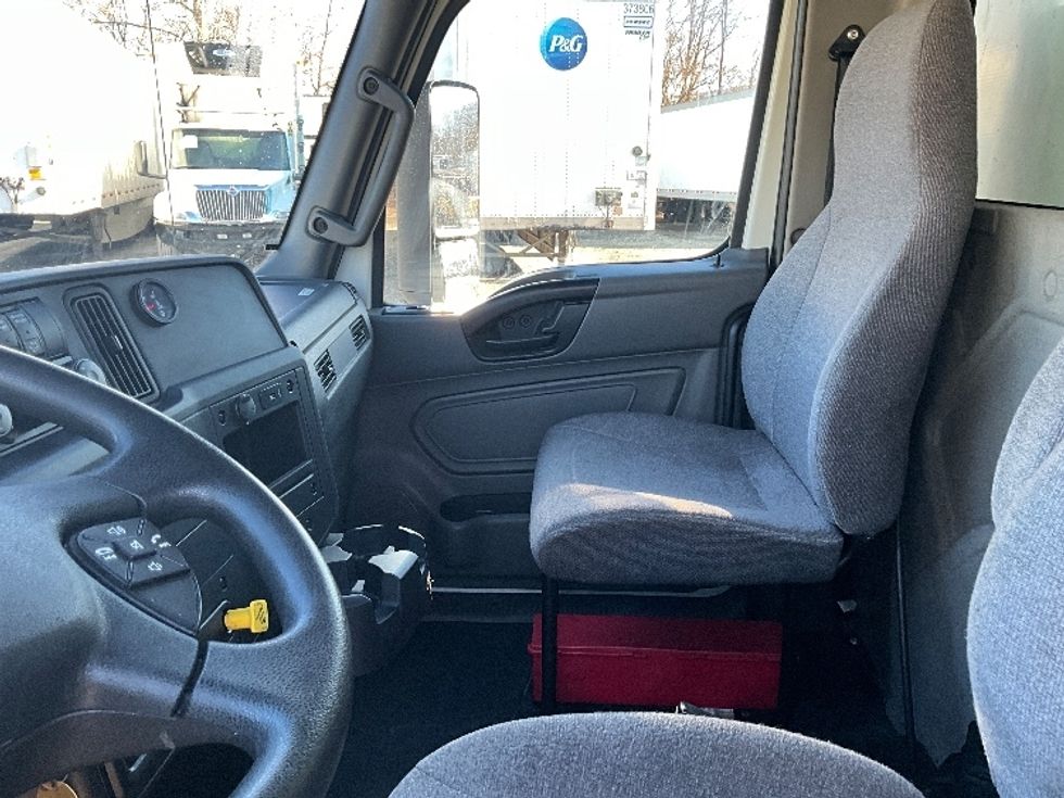 Medium Duty Box Truck-Light and Medium Duty Trucks-International-2023-MV607-Wilkes Barre-PA-293,500\n\t\tmiles-$ 47,500 - Image 18