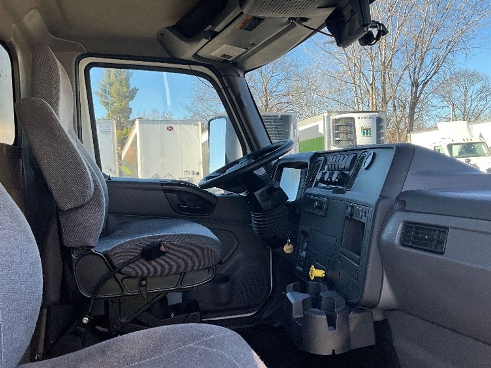 Medium Duty Box Truck-Light and Medium Duty Trucks-International-2023-MV607-Wilkes Barre-PA-293,500\n\t\tmiles-$ 47,500 - Image 21