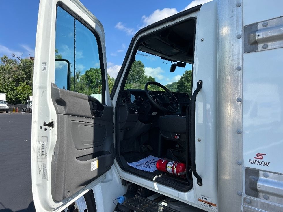 Medium Duty Box Truck-Light and Medium Duty Trucks-International-2023-MV607N-Akron-OH-218,896\n\t\tmiles-$ 59,000 - Image 16