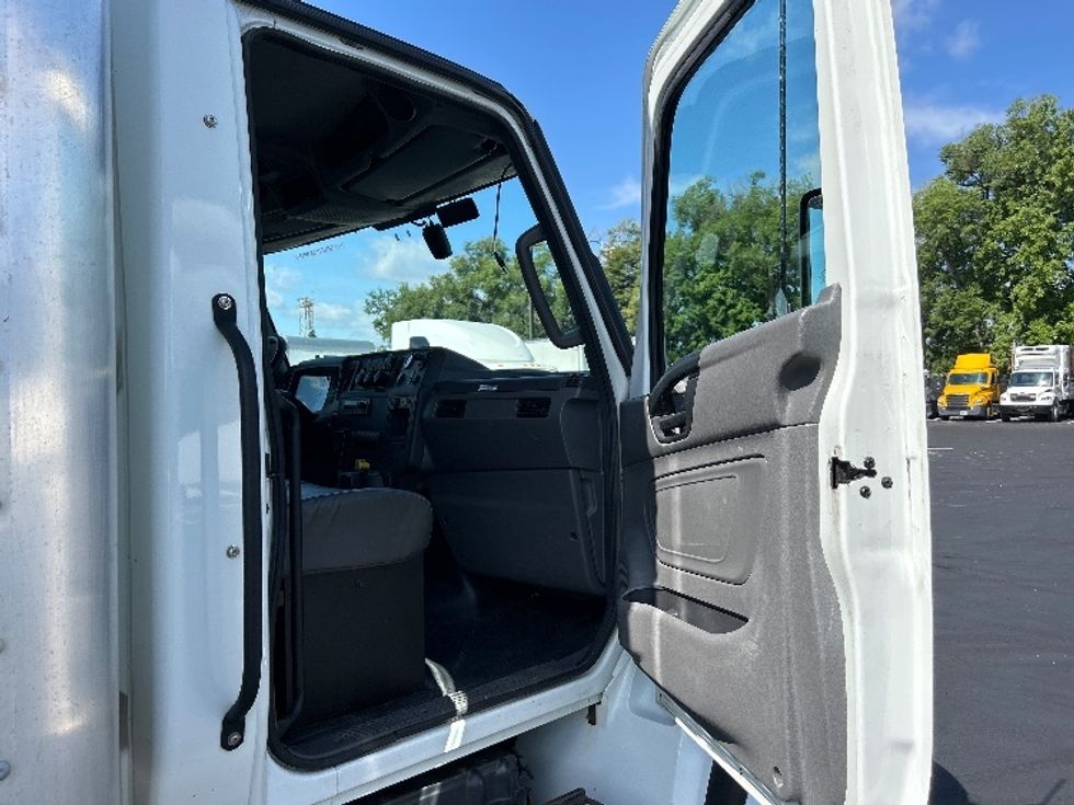 Medium Duty Box Truck-Light and Medium Duty Trucks-International-2023-MV607N-Akron-OH-218,896\n\t\tmiles-$ 59,000 - Image 19