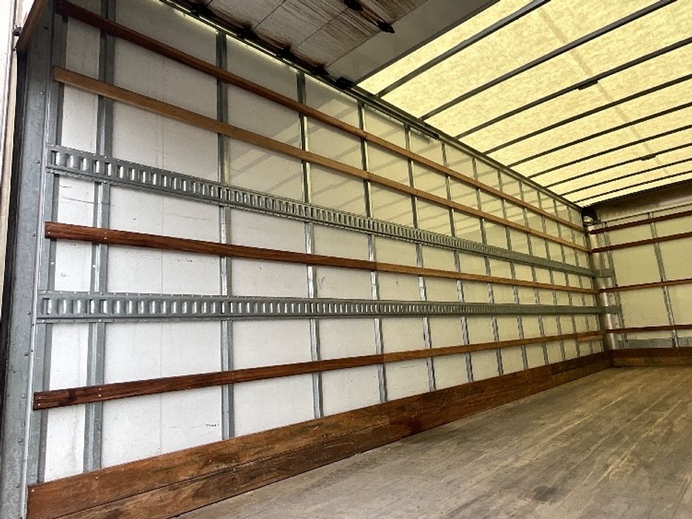 Medium Duty Box Truck-Light and Medium Duty Trucks-International-2023-MV607N-Boucherville-PQ-341,072\n\t\tkm-$ 59,500 - Image 11