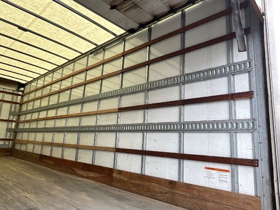 Medium Duty Box Truck-Light and Medium Duty Trucks-International-2023-MV607N-Boucherville-PQ-341,072\n\t\tkm-$ 59,500 - Image 12