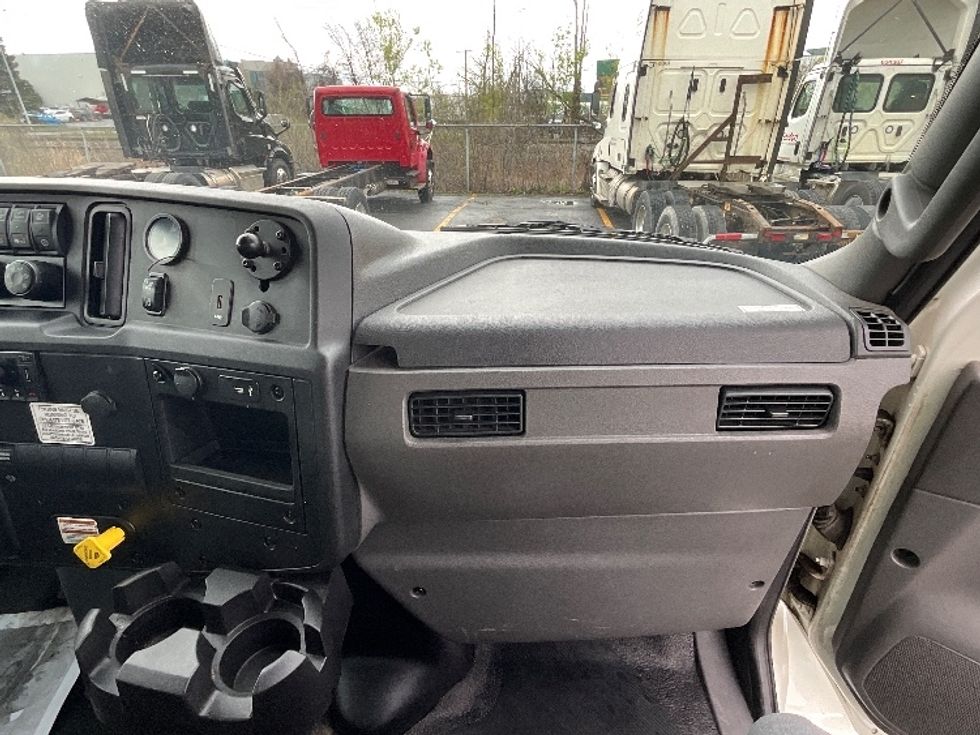 Medium Duty Box Truck-Light and Medium Duty Trucks-International-2023-MV607N-Boucherville-PQ-341,072\n\t\tkm-$ 59,500 - Image 18