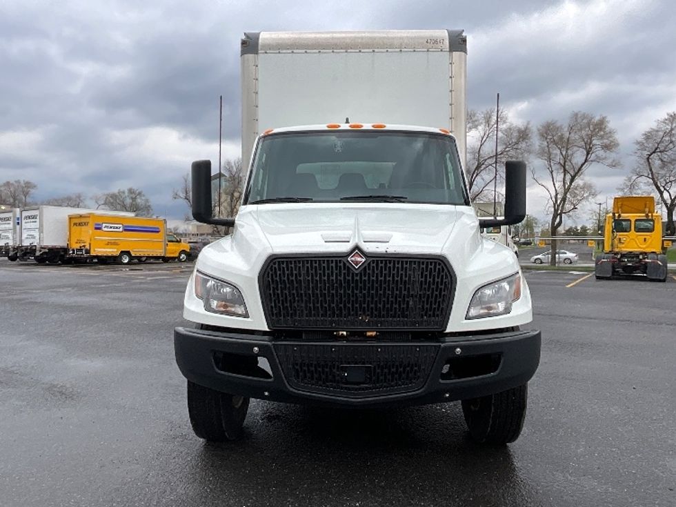 Medium Duty Box Truck-Light and Medium Duty Trucks-International-2023-MV607N-Boucherville-PQ-341,072\n\t\tkm-$ 59,500 - Image 2