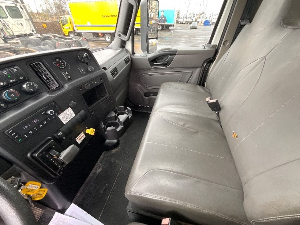 Medium Duty Box Truck-Light and Medium Duty Trucks-International-2023-MV607N-Boucherville-PQ-341,072\n\t\tkm-$ 59,500 - Image 22