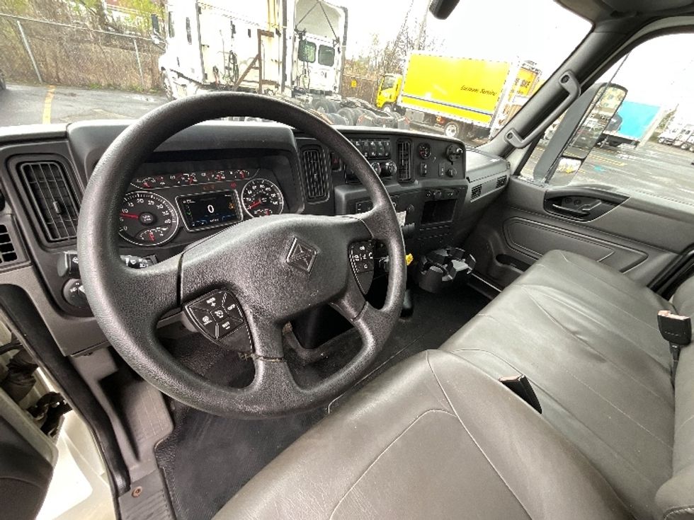 Medium Duty Box Truck-Light and Medium Duty Trucks-International-2023-MV607N-Boucherville-PQ-341,072\n\t\tkm-$ 59,500 - Image 23