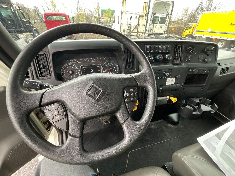 Medium Duty Box Truck-Light and Medium Duty Trucks-International-2023-MV607N-Boucherville-PQ-341,072\n\t\tkm-$ 59,500 - Image 24