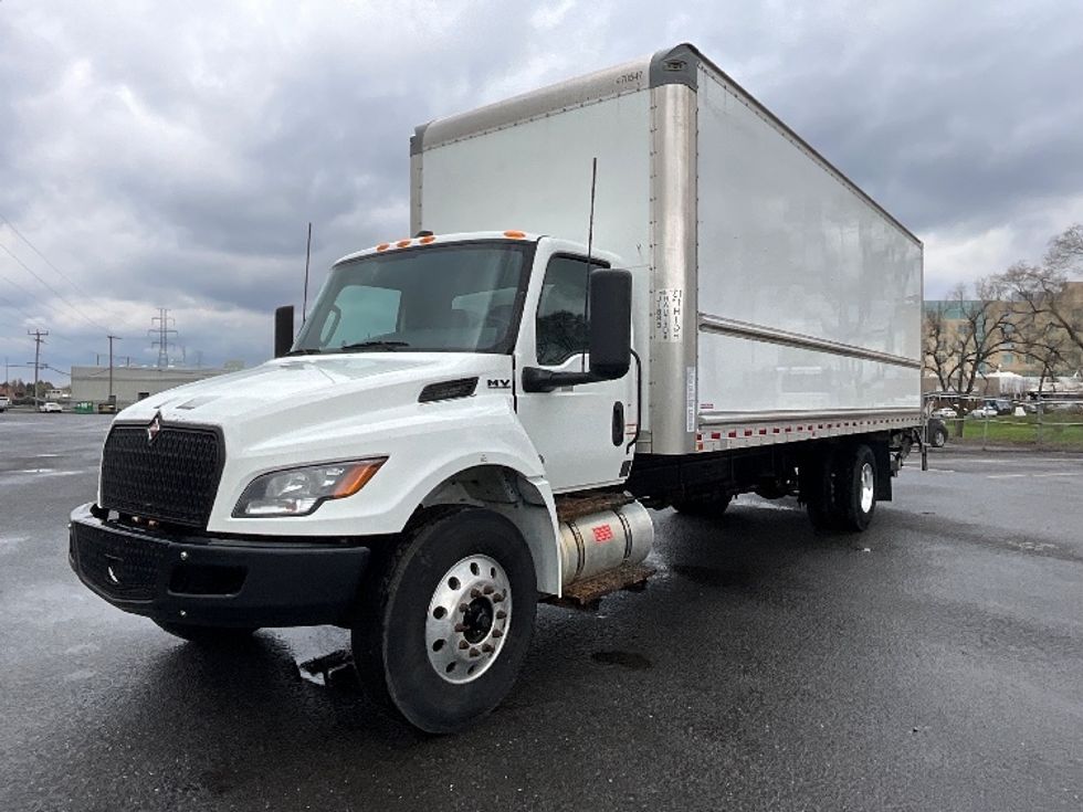 Medium Duty Box Truck-Light and Medium Duty Trucks-International-2023-MV607N-Boucherville-PQ-341,072\n\t\tkm-$ 59,500 - Image 3