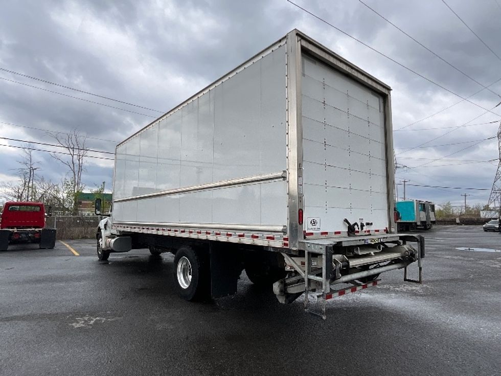 Medium Duty Box Truck-Light and Medium Duty Trucks-International-2023-MV607N-Boucherville-PQ-341,072\n\t\tkm-$ 59,500 - Image 6