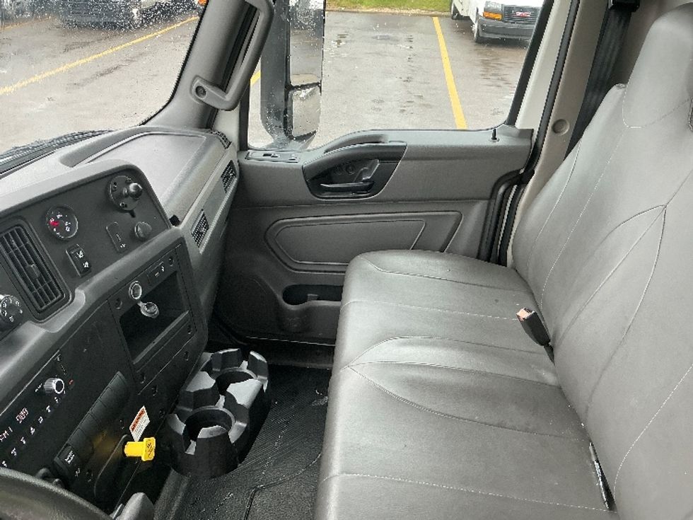 Medium Duty Box Truck-Light and Medium Duty Trucks-International-2023-MV607N-Cincinnati-OH-169,384\n\t\tmiles-$ 56,750 - Image 19