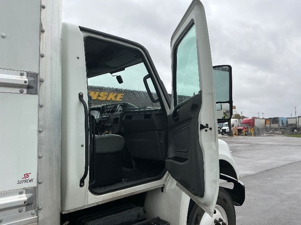Medium Duty Box Truck-Light and Medium Duty Trucks-International-2023-MV607N-Cincinnati-OH-169,384\n\t\tmiles-$ 56,750 - Image 20