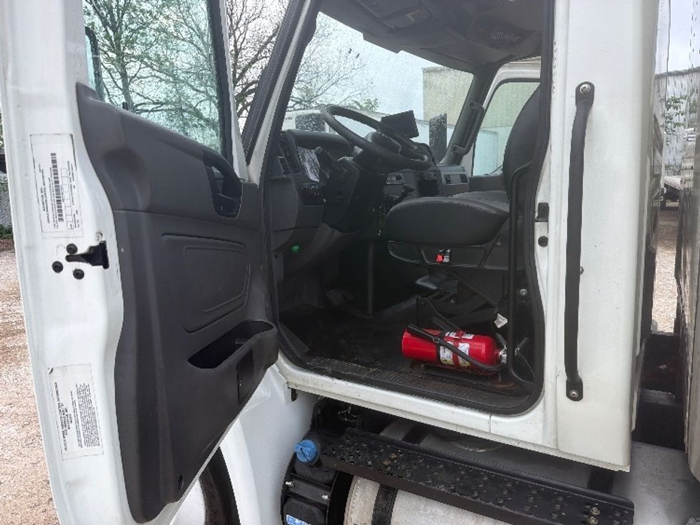 Medium Duty Box Truck-Light and Medium Duty Trucks-International-2023-MV607N-Dallas-TX-326,238\n\t\tmiles-$ 35,250 - Image 16