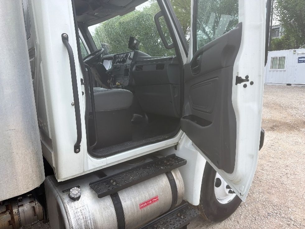 Medium Duty Box Truck-Light and Medium Duty Trucks-International-2023-MV607N-Dallas-TX-326,238\n\t\tmiles-$ 35,250 - Image 20