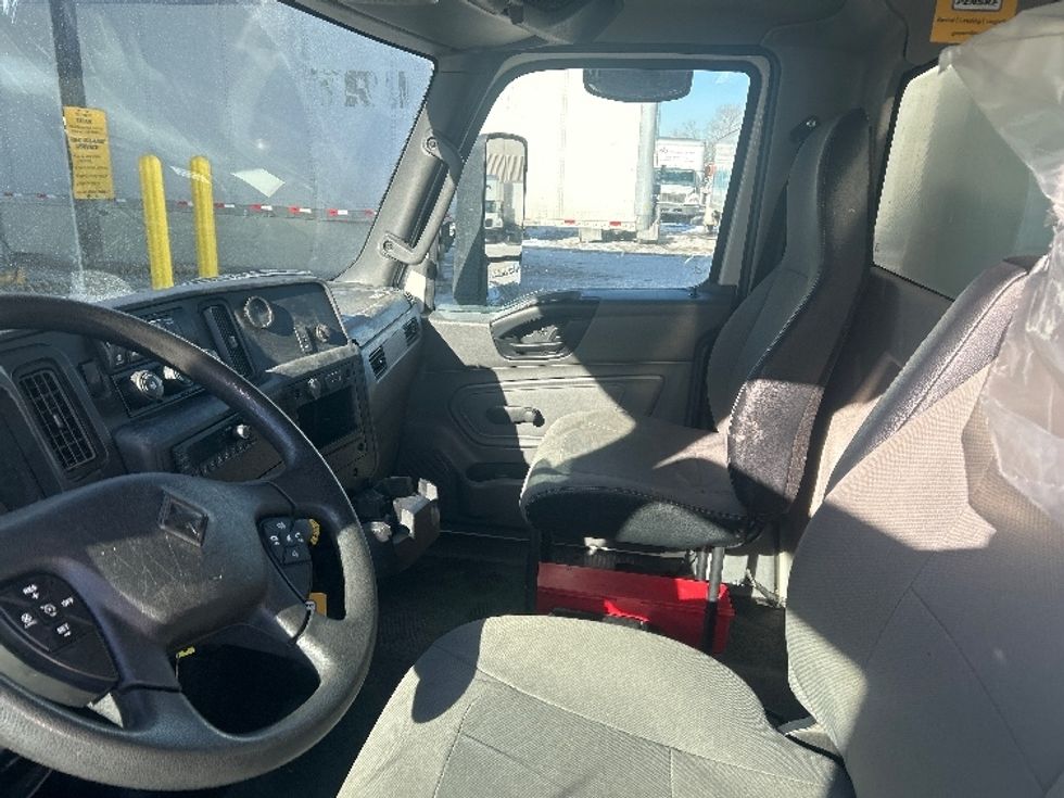Medium Duty Box Truck-Light and Medium Duty Trucks-International-2023-MV607N-Eagan-MN-92,888\n\t\tmiles-$ 72,000 - Image 17