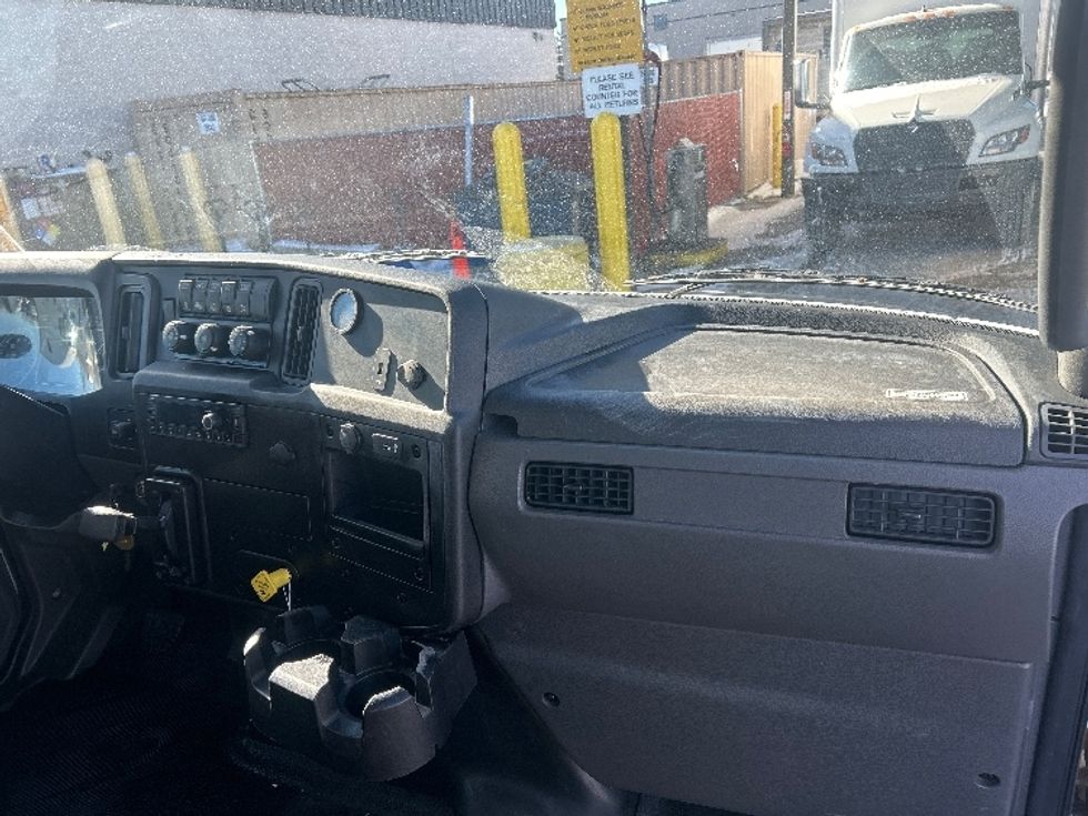 Medium Duty Box Truck-Light and Medium Duty Trucks-International-2023-MV607N-Eagan-MN-92,888\n\t\tmiles-$ 72,000 - Image 19