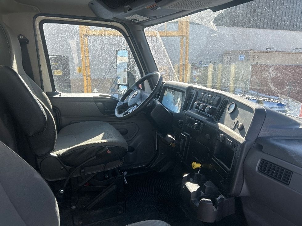 Medium Duty Box Truck-Light and Medium Duty Trucks-International-2023-MV607N-Eagan-MN-92,888\n\t\tmiles-$ 72,000 - Image 20