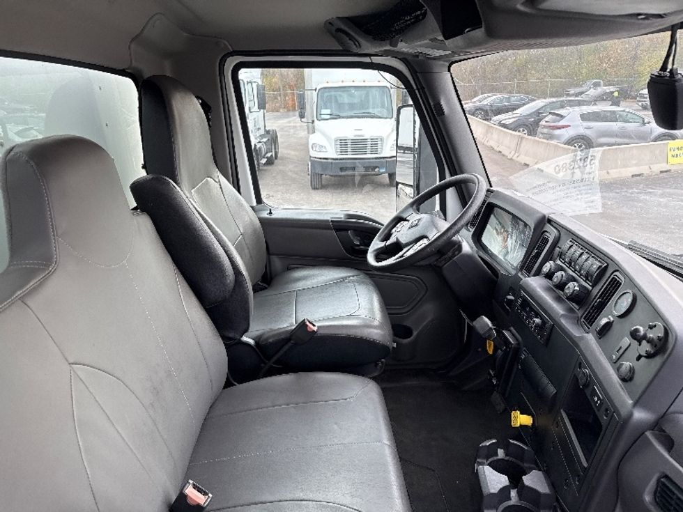 Medium Duty Box Truck-Light and Medium Duty Trucks-International-2023-MV607N-East Chicago-IN-28,992\n\t\tmiles-$ 79,250 - Image 21